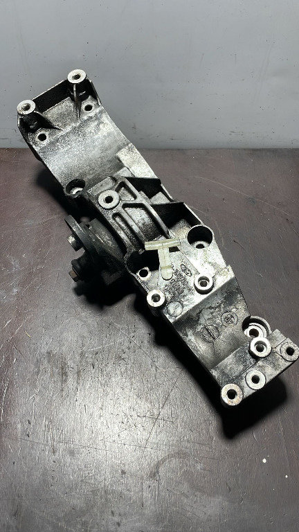 Suport accesorii cod 6C1Q-10K019-AC , 6C1Q10K019AC pentru Ford Transit motor 2.4TDCI