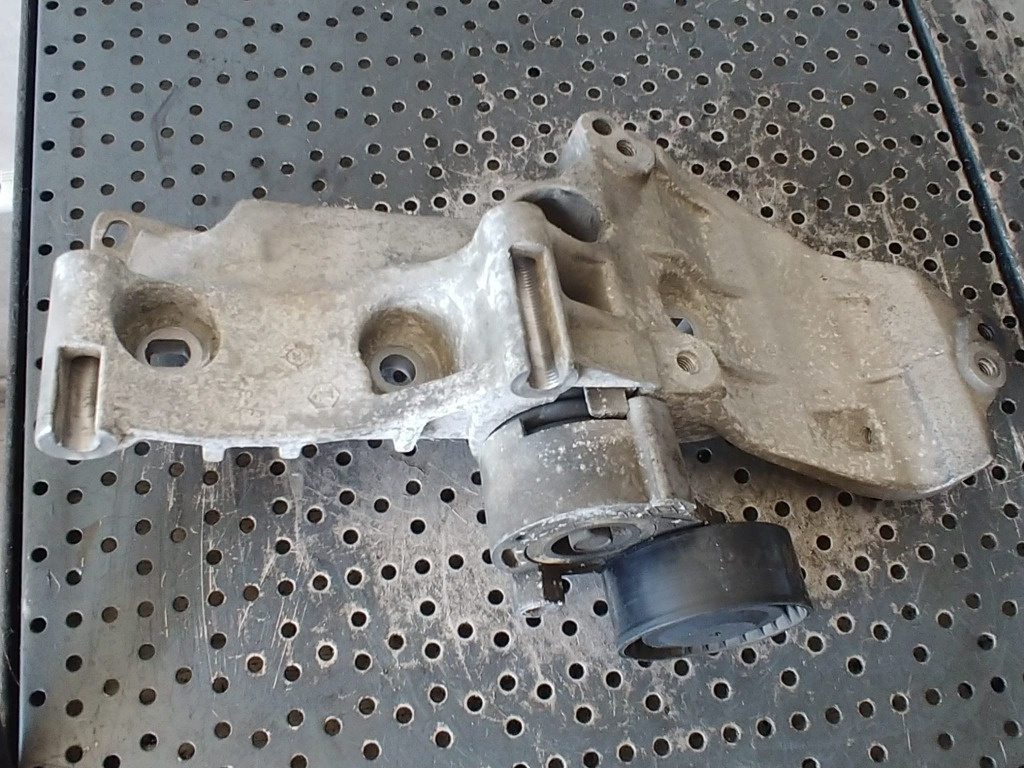 Suport accesorii k9k6724 1.5 dci renault megane 2 scenic 2 dacia logan