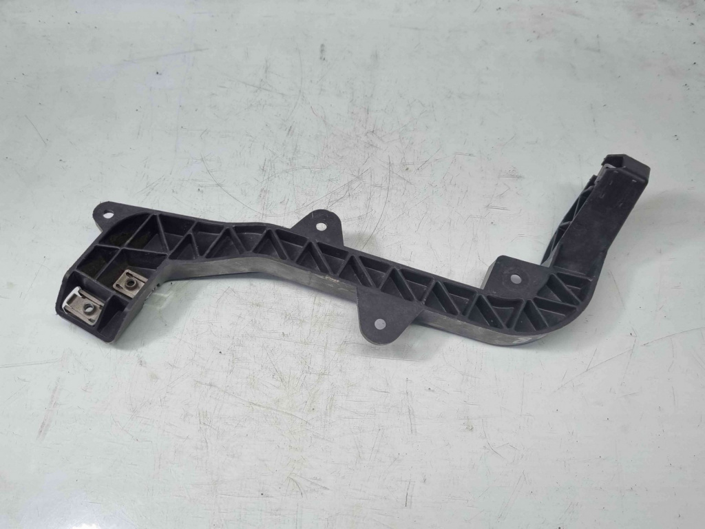 Suport accesorii Mercedes Clasa ML (W166) [Fabr 2011-2022] A1666263631 2.2 CDI 651960 2.2 CDI 651960 80KW / 109CP