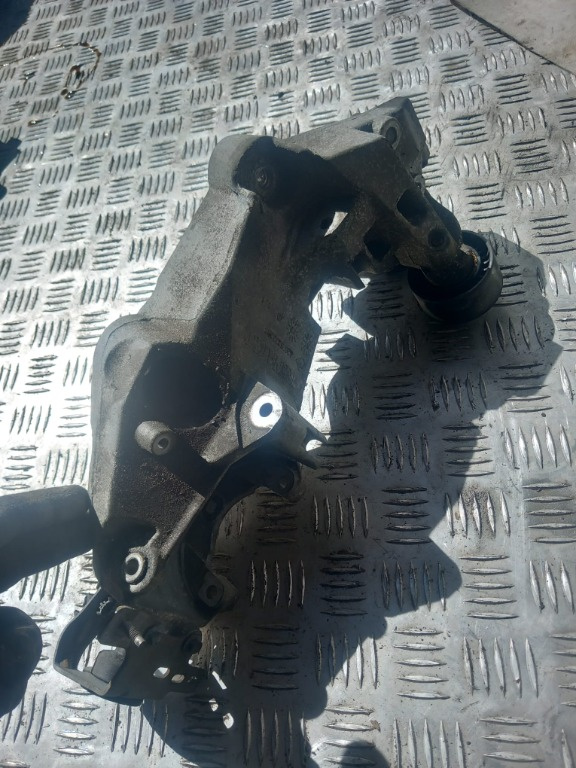 Suport accesorii Renault Laguna 3 2.0 DCI an 2008 cod 8200527320