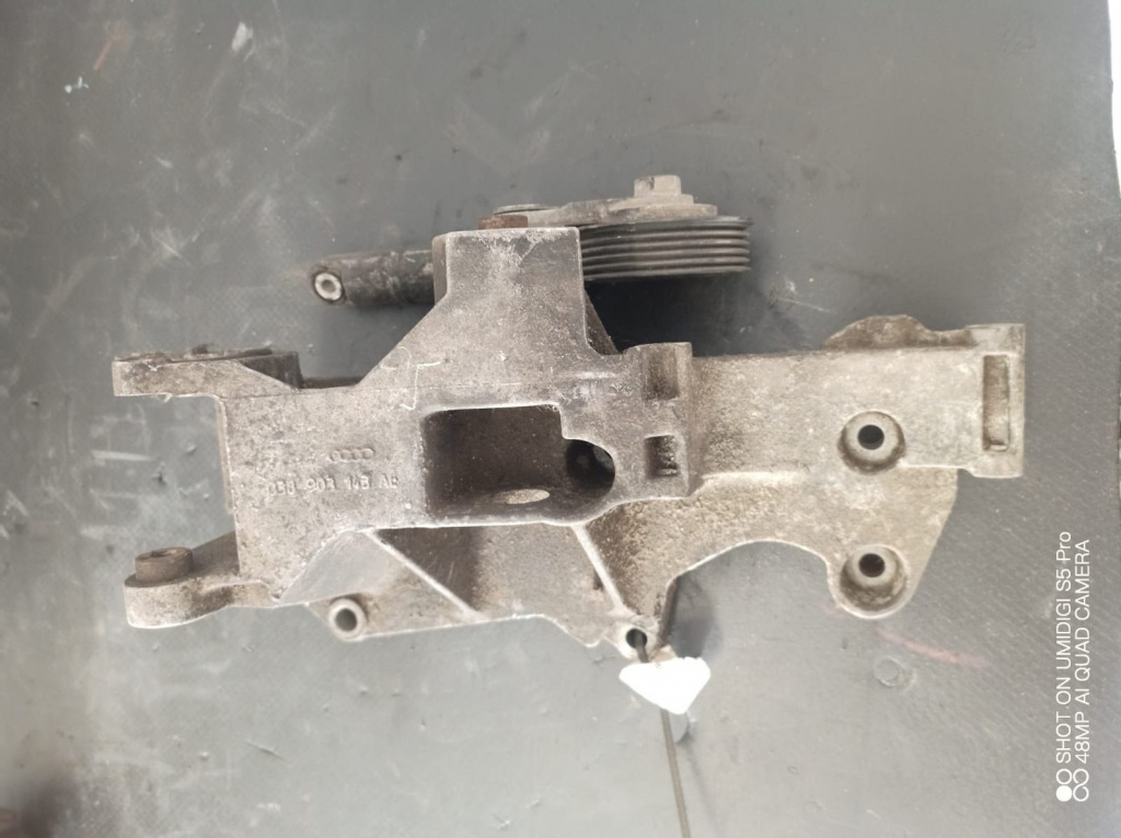 Suport accesorii , Skoda Superb 1.9 TDI cod motor BPZ, 2008 COD -038903143AE