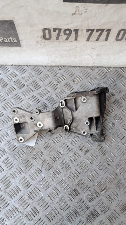 Suport accesorii Volvo V70 motor 2.4 D5 D5244T14 an fab. 2012 cod 31258329