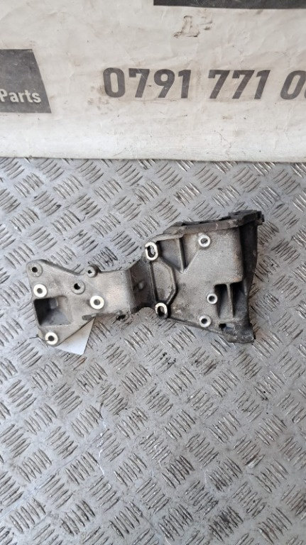 Suport accesorii Volvo V70 motor 2.4 D5 D5244T14 an fab. 2012 cod 31258329
