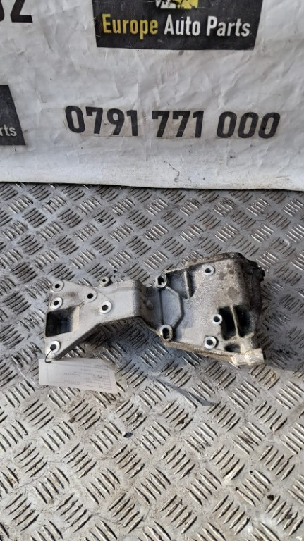 Suport accesorii VOLVO XC60 2.4 cod motor D5244T14 an 2010 cod 31258329