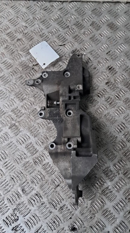 Suport accesorii Vw Golf 6 1.6 TDI cod motor CAY an 2010 cod 03L903143K