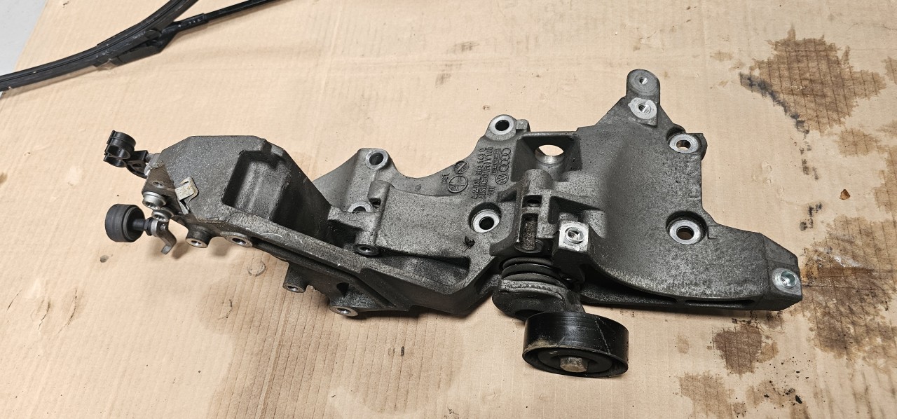 Suport accesorii Vw Golf 6 / Passat B7 / Skoda Octavia 2 Facelift 1.6 TDI 2009 2010 2011 2012