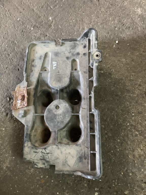 Suport acumulator Volkswagen Bora [1998 - 2005] Sedan 1.9 TDI MT (150 hp) (1J2)