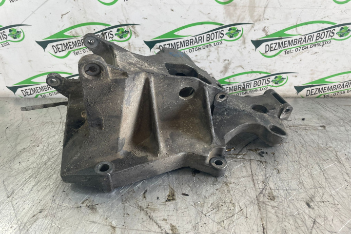 Suport alternator 033 903 143 AE Volkswagen VW Passat B5.5 [facelift] [2000 - 2005] Sedan
