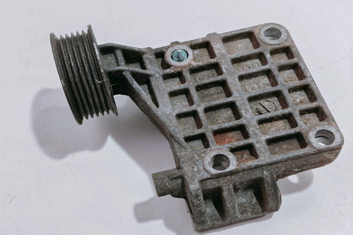 Suport Alternator 059903143K Audi A6 4F/C6 [2004 - 2008]