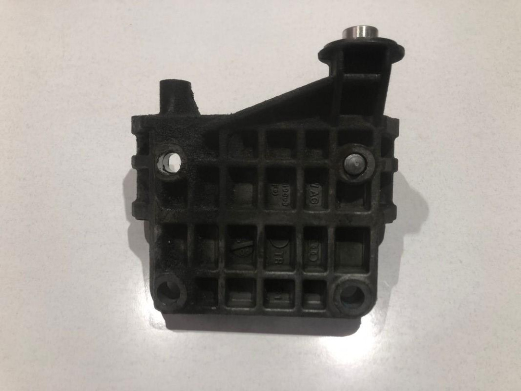 Suport alternator 059903143k Audi A8 D3/4E [2002 - 2005]