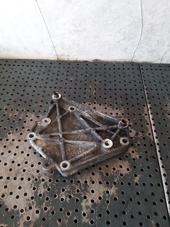 Suport alternator 1.3 mjt fiat doblo 55206511