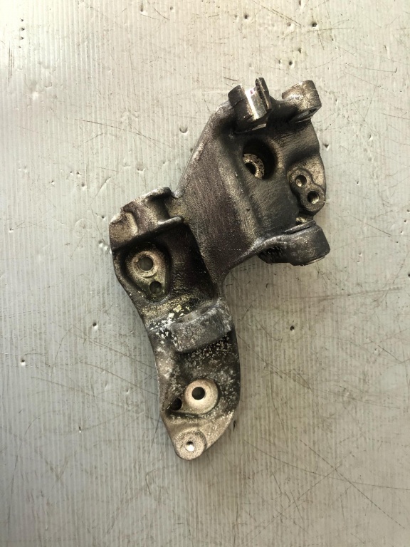 Suport alternator 1.4 hdi peugeot 206 9641715580