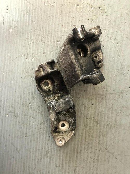 Suport alternator 1.4 hdi peugeot 206 9641715580