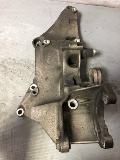 Suport alternator 1.9 di-d f9q1 mitsubishi space star 8200115762 ⭐⭐⭐⭐⭐
