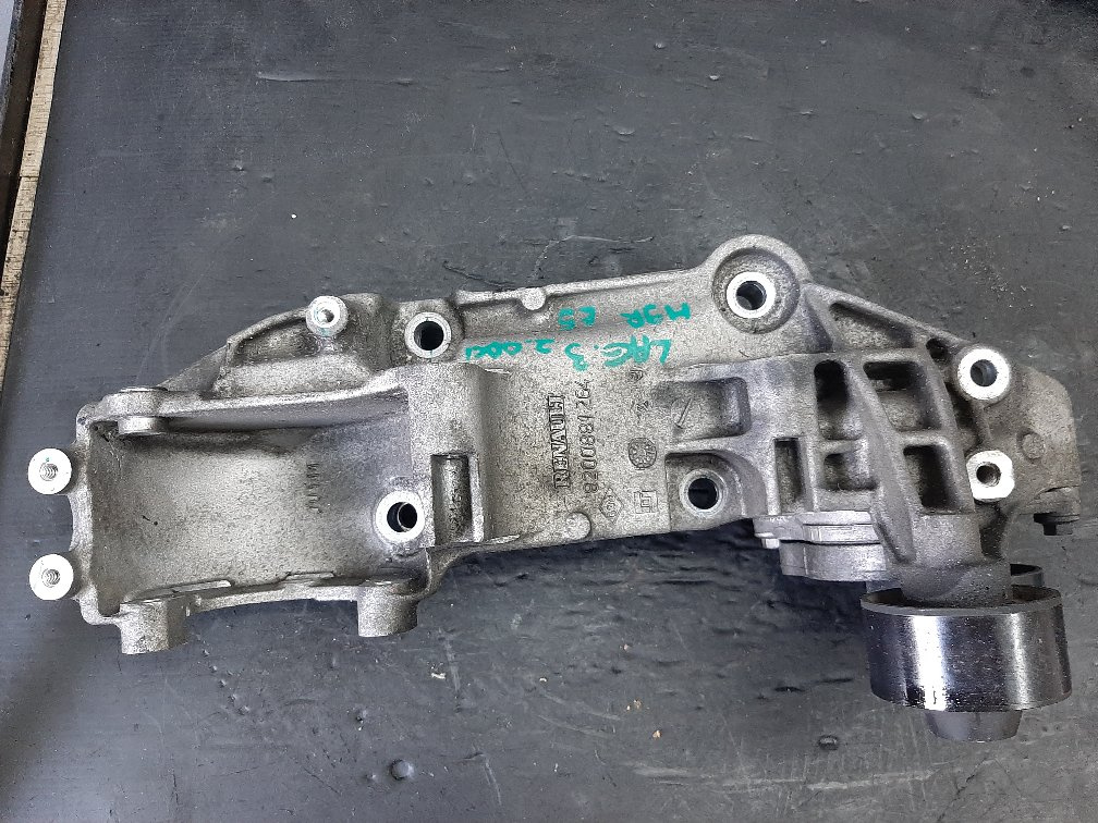 Suport alternator 2.0 dci m9r renault master megane laguna 3 8200881264