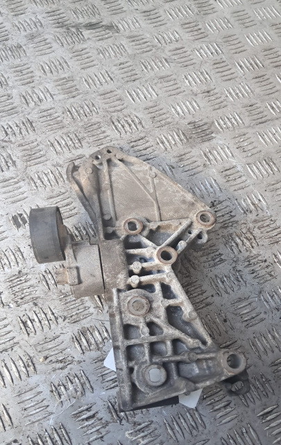 Suport alternator 8200669494 Renault Grand Scenic 3 [2009 - 2012] Minivan 1.5 dCi MT (110 hp)