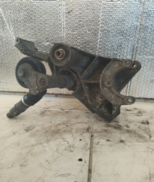 Suport alternator accesorii 038903143AE / AJM ATJ AVB Volkswagen VW Passat B5 [1996 - 2000] Sedan 4-...