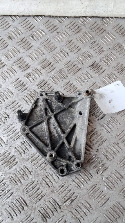 Suport alternator Fiat Grande Punto 1.3 D multijet an fab. 2009 cod 55206511