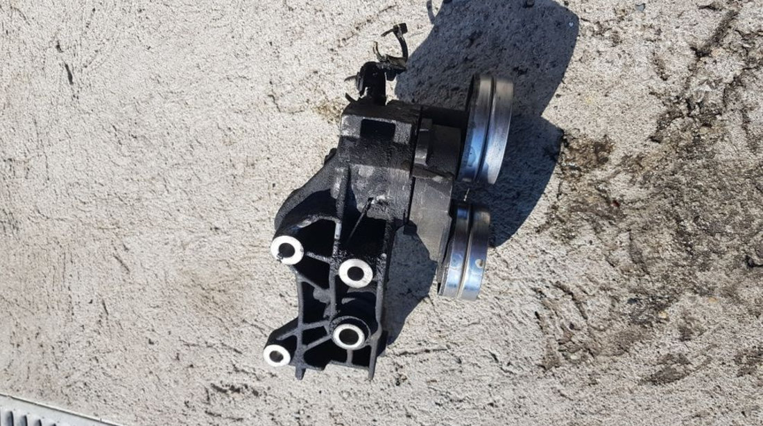 Suport alternator intinzator role Opel Astra H Meriva 1.7 VLD2536