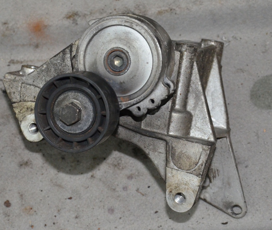 Suport alternator Peugeot 307 2.0 hdi 2000 - 2005