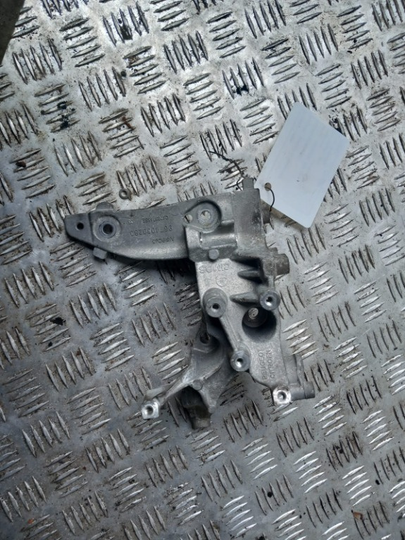 Suport alternator peugeot 308 1. 6 hdi 9hr 2011 cod 9674030280