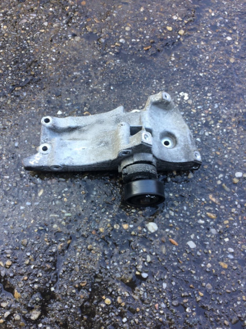Suport alternator Skoda Fabia 5J [2007 - 2010] Combi wagon 5-usi 1.4 MT (86 hp) II 5J