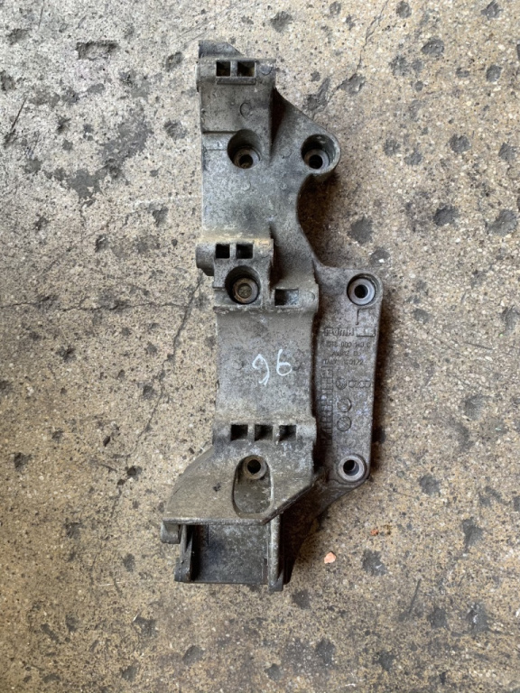 Suport alternator Volkswagen Bora [1998 - 2005] Sedan 1.9 TDI MT (150 hp) (1J2)