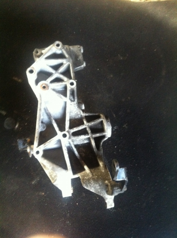 Suport alternator Volkswagen VW Passat B5 [1996 - 2000] wagon 1.8 MT (125 hp) (3B5)
