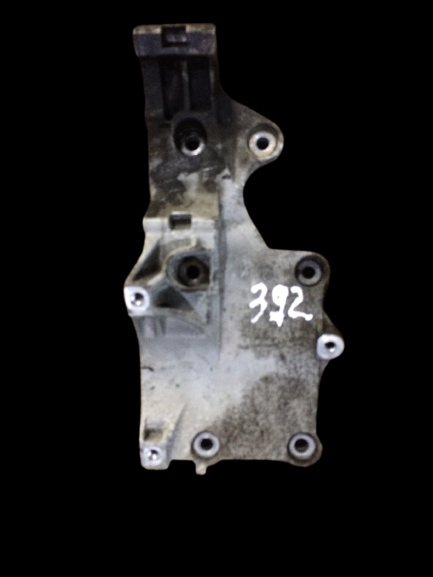 Suport alternator Volkswagen VW Passat B6 [2005 - 2010] wagon 5-usi 2.0 TDI MT (140 hp)