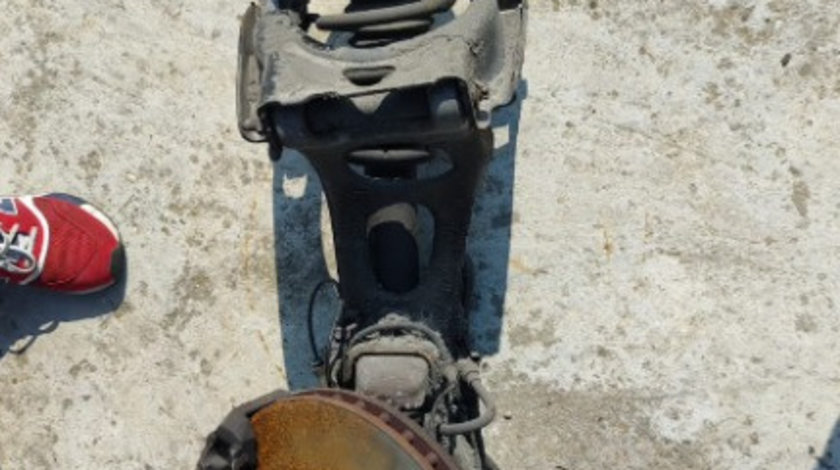 Suport amortizor stanga fata Peugeot 508 SW Combi 2.2 HDI 2011 Cod : 9661544680
