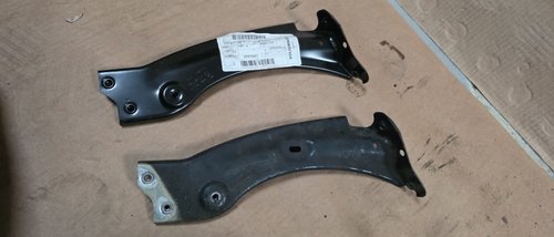 Suport aripa dreapta Skoda Superb 3 2016 2017 2018 2019 2020