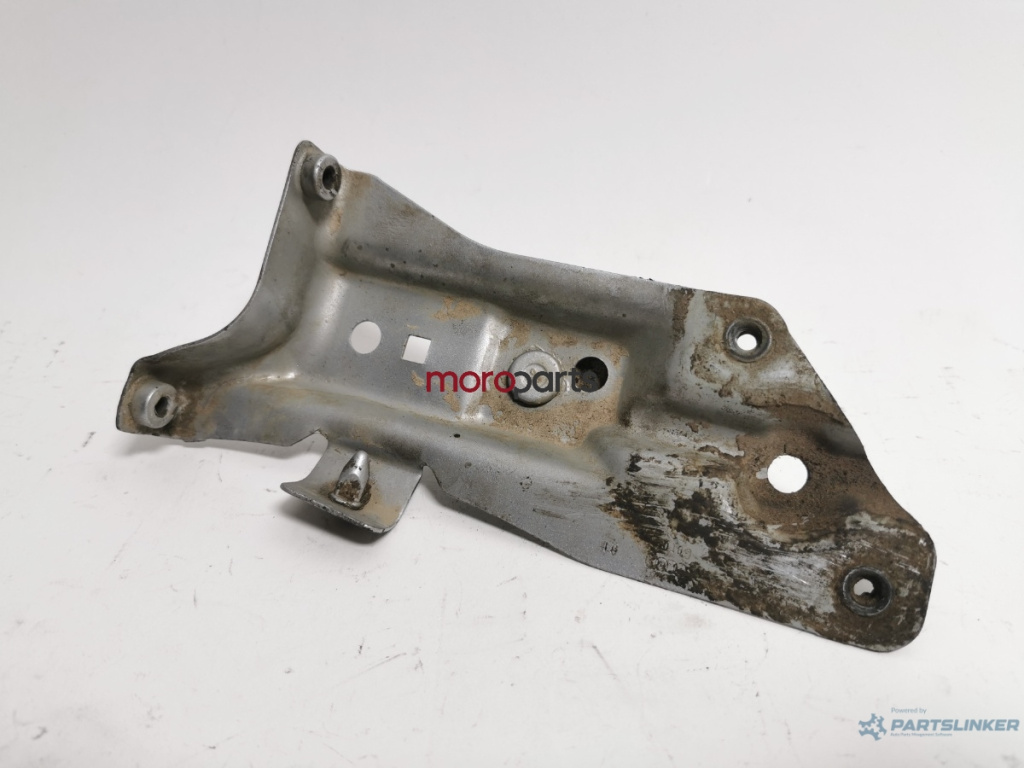 Suport aripa stanga fata AUDI A3 II (8P1) [ 2003 - 2013 ] 1.6 (BGU, BSE, BSF) 75KW|102HP VAG OEM 8P0821135