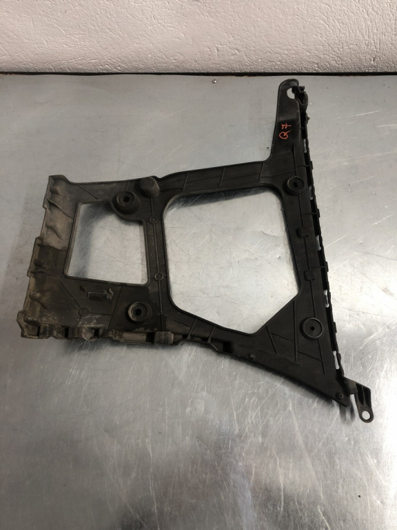 Suport bara spate Audi Q7 sedan 2016 (4M0807453)