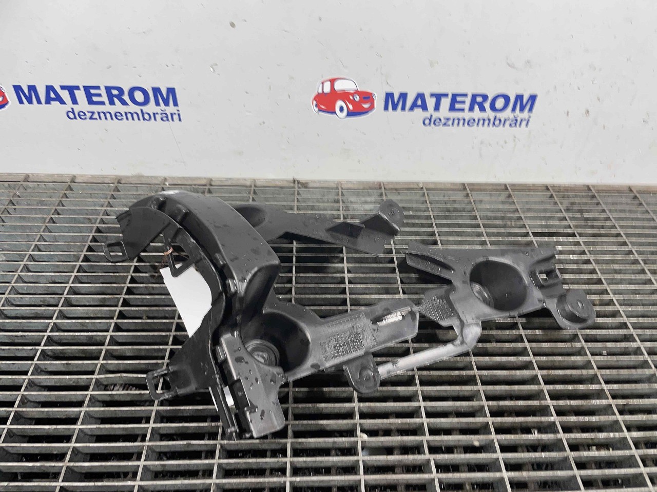 SUPORT BARA SPATE DREAPTA PEUGEOT 2008 1.6 HDI - (2013 2018)