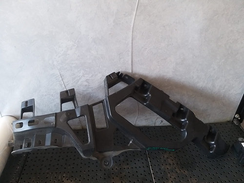 Suport bara spate stanga jos peugeot 5008 2 9814615880