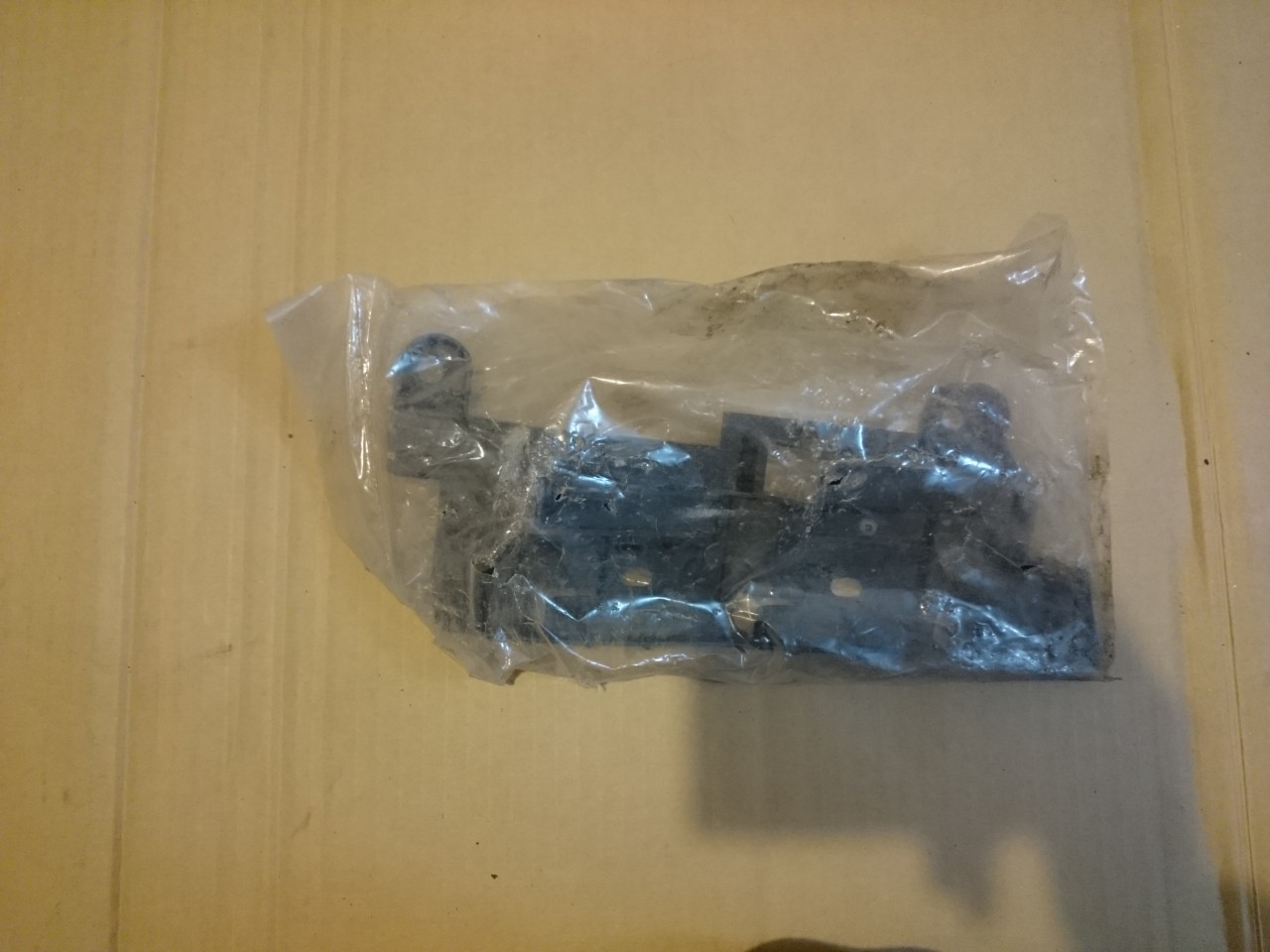 Suport bara spate stanga VW Caddy 3 Life (2004-2010) cod 2K0807393