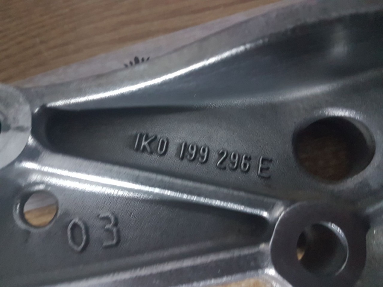 Suport bascula dreapta fata 1k0199296E vw golf 5 variant