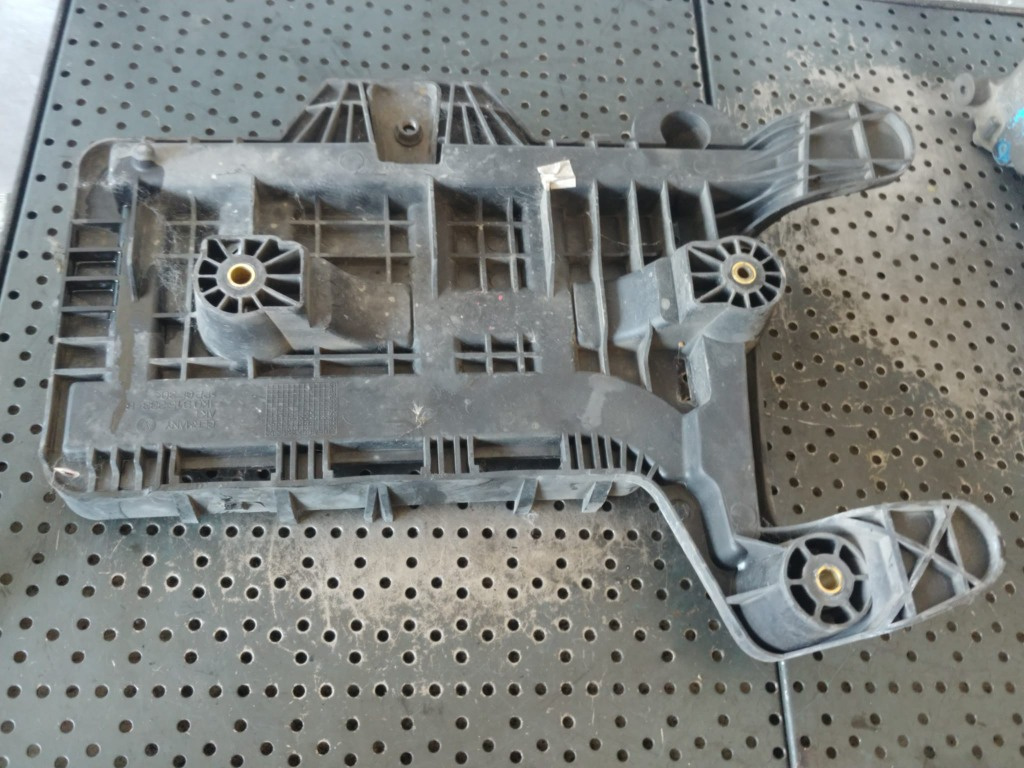 Suport baterie 1.9 tdi bls vw caddy 3 1k0915333-b