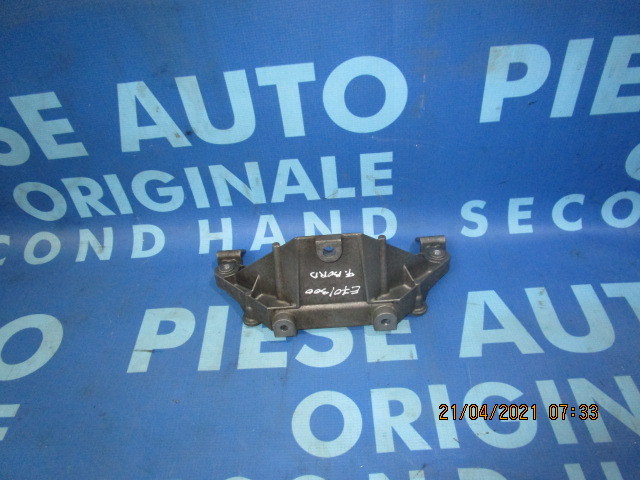 Suport BMW E70 X5 2008; 7137238 (armatura bord)