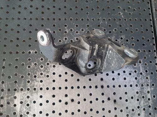Suport cablu timonerie cutie 1.8 tfsi cda skoda yeti 5l 1k0711789j