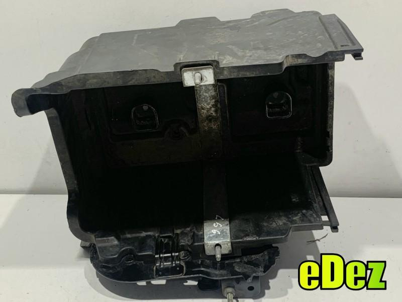 Suport / carcasa baterie Ford Fiesta 7 (2008-2012) [MK7]