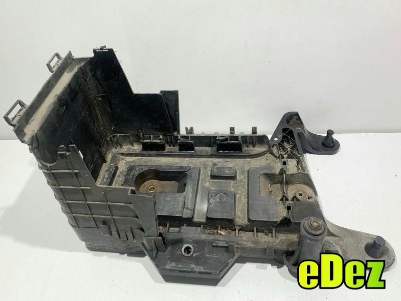 Suport / carcasa baterie Volkswagen Passat B7 (2010-2014) 1.8 tfsi; 2.0 tdi CDAA; CBBB 1K0915333H
