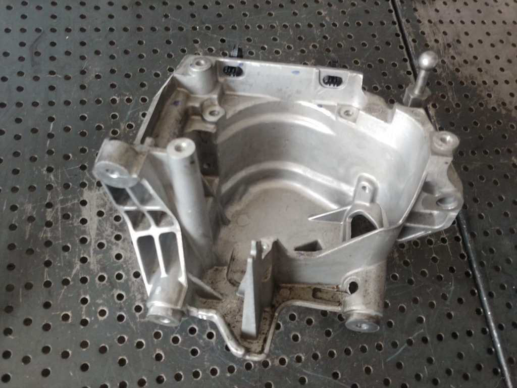 Suport carcasa combustibil 2.0 hdi ah01 peugeot 5008 9804498180