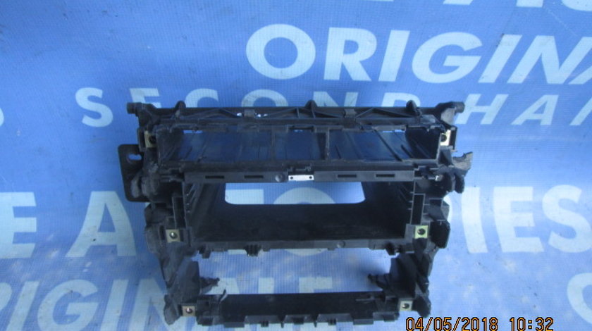 Suport casetofon Audi A4 ; 8D0858005