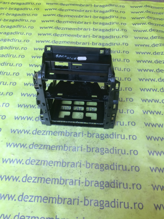 Suport casetofon Volkswagen Bora [1998 - 2005] Sedan 1.6 16V MT (105 hp) (1J2)