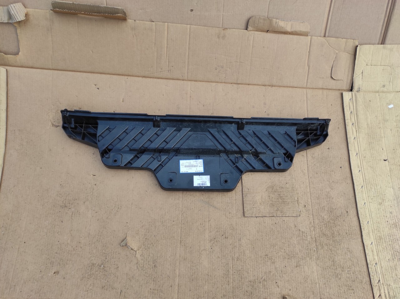 Suport central bara spate inferioara Audi Q7 (2016-2024) cod 4M0807329