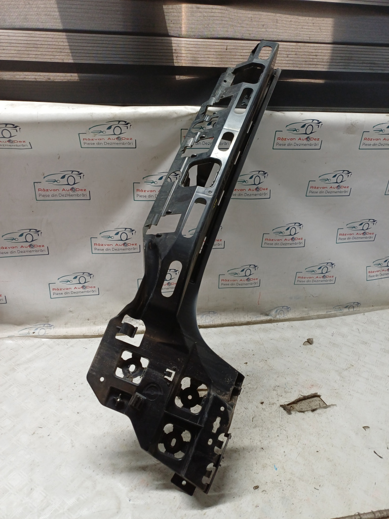 Suport central dreapta bara spate BMW Seria 3 G20 2.0 Hybrid 2024, -