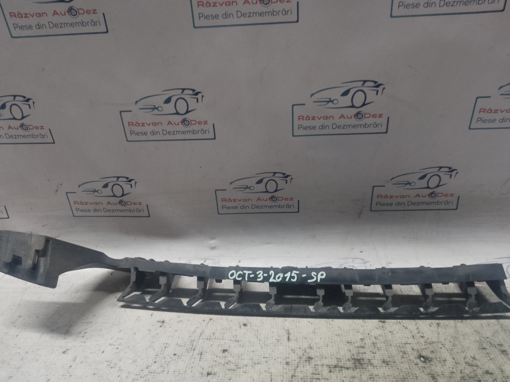 Suport central stânga bară spate Skoda Octavia 3 2015, 5E5807863