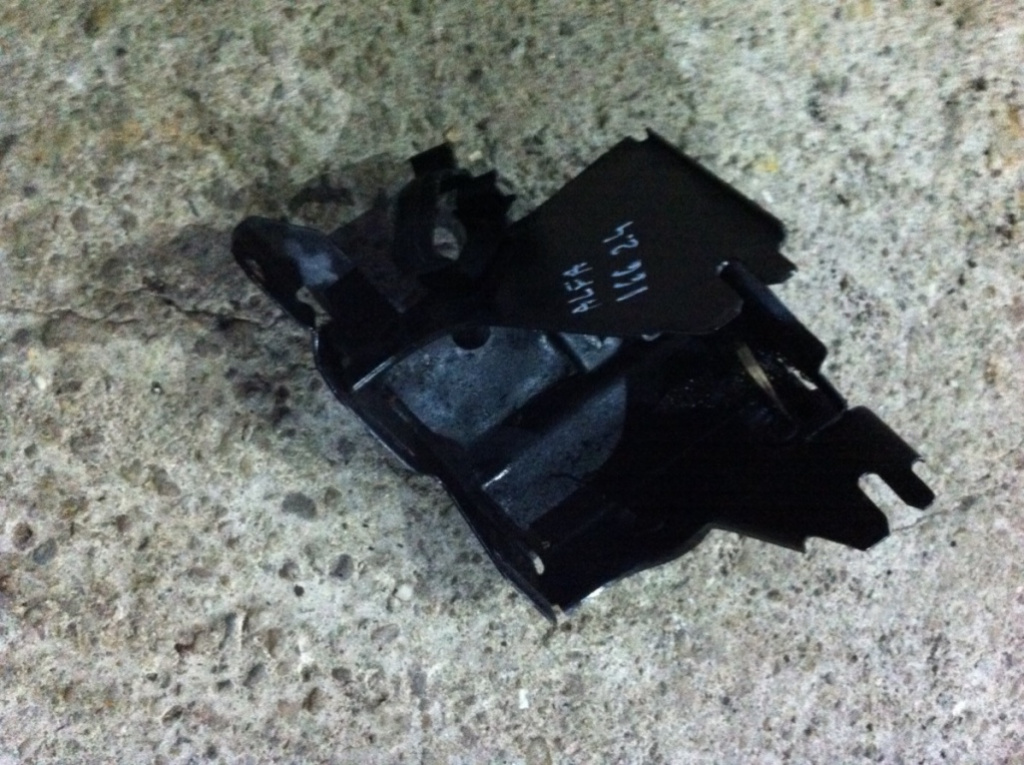 Suport centrala ABS Alfa Romeo 166 936 [1998 - 2007] Sedan 2.4 JTD MT (136 hp) 20V