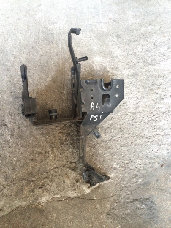 Suport centrala ABS Audi A4 B6 [2000 - 2005] Avant wagon 5-usi 2.0 FSI MT (150 hp) 2.0 FSI AWA